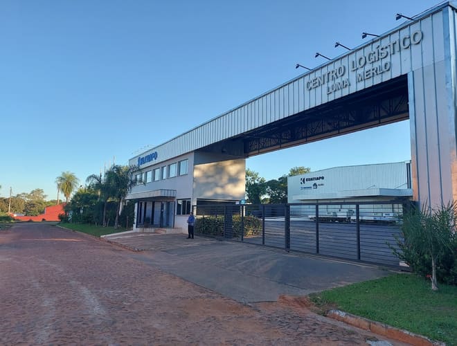 Fachada Centro Logístico — Loma Merlo, Luque